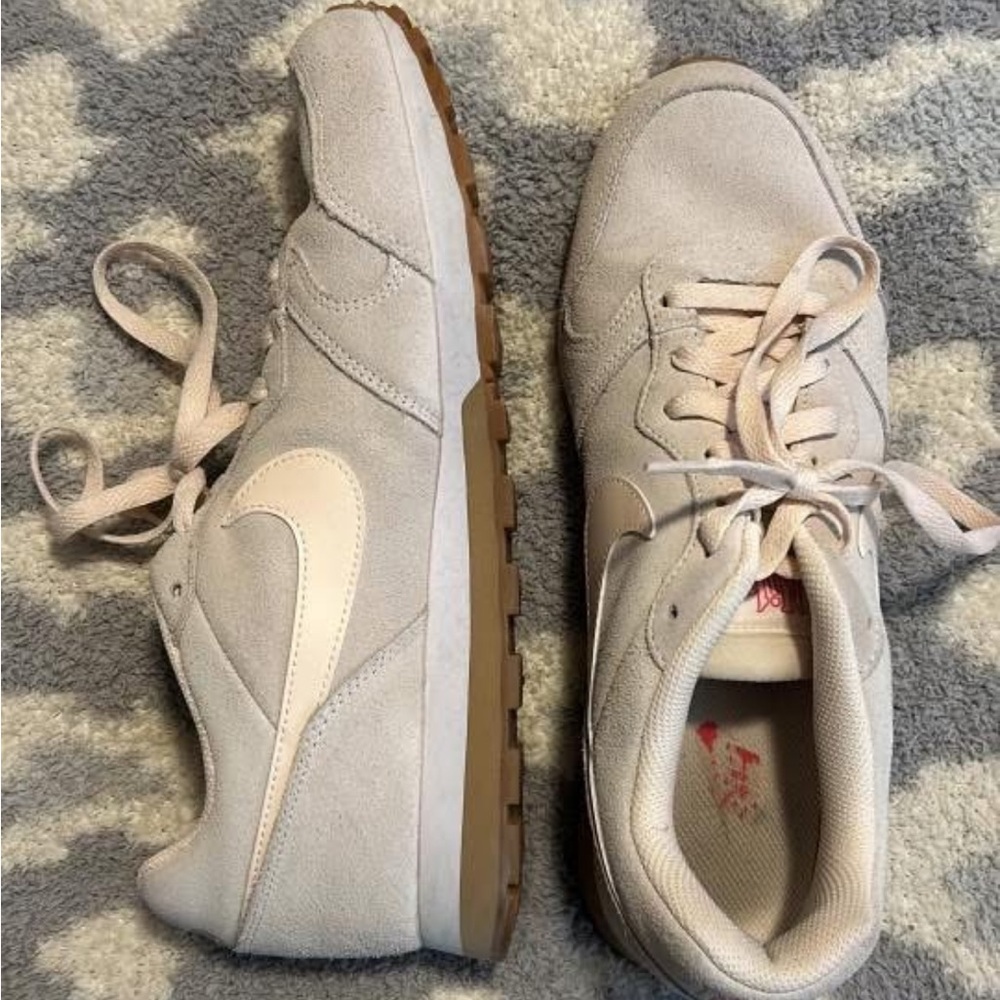 Nike Women's Beige and Brown Sneakers